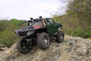 axial scx10 honcho rock crawler review